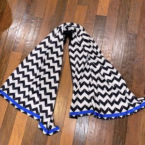 lululemon Black & White Chevron Vinyasa Scarf